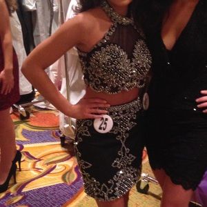 Stunning Sherri Hill Beaded two piece outfit.